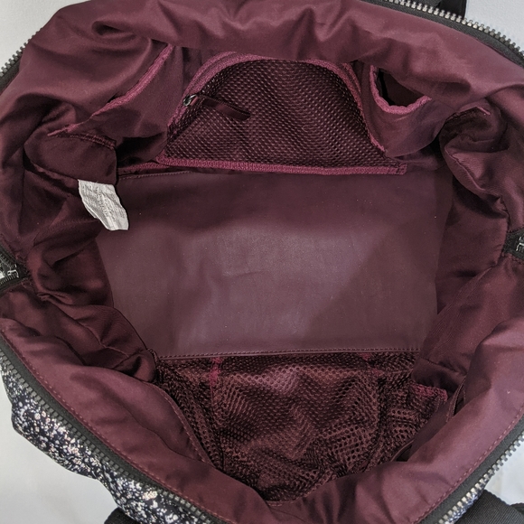 🦄 RARE Lululemon Reflective All Day Duffle Bag - Picture 13 of 16
